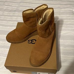 Short tan UGG boots size 9 1/2